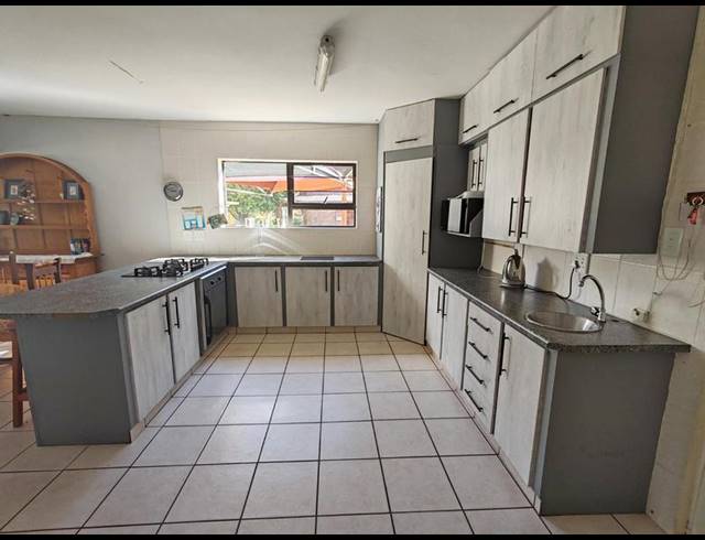 4 BEDROOM HOUSE FOR SALE IN MISTY BAY